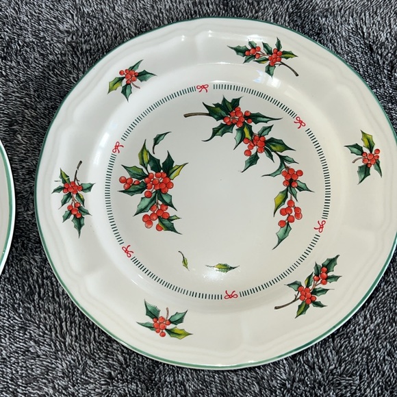 TABLETOPS UNLIMITED HOLLY BERRY PLATE - SALAD, DESERTS OR APPETIZERS SET OF TWO - Picture 5 of 13